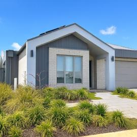Stylish 3BR Near GV Health, Golf & Sports Precinct
