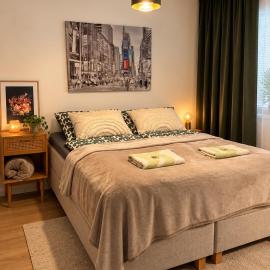 Peaceful one-bedroom apartment, private yard and parking