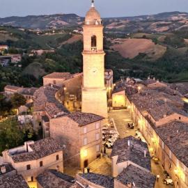 La torre tra terra e cielo, hotel di Petritoli