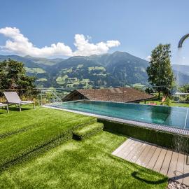 Gartenhotel Crystal, hotel din Fügen