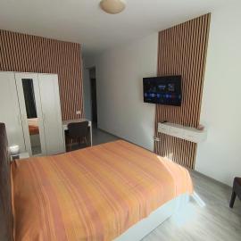 Skyline Apart 3 Militari Residence, Hotel in Roşu