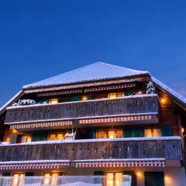 Lake Thun Alps Scenic Views and Concierge by SwissHut, hotel u gradu 'Thun'