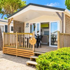 Mobil Home Le Cocon Du Lac avec vue sur le Lac, Piscine , Plage à 3kms Camping Homair La Presqu'ile du Barcarès