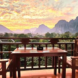 city mountain hotel vangvieng