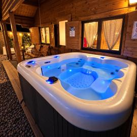 Rustic Western Ranch House with private garden and jacuzzi between Amsterdam Haarlem and Schiphol Airport