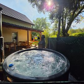 Holiday House Lawendowa Przystań - dom z jacuzzi nad jeziorem