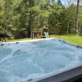 Nature chalet, spa, river in Saint-Côme