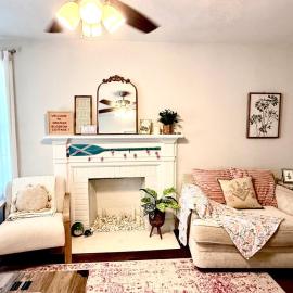 Orange Blossom Cottage Pet friendly and fenced yard