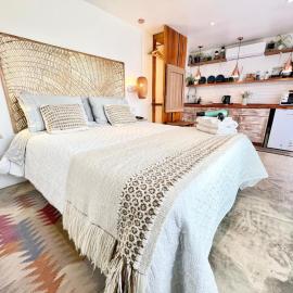 TinyHouse moderna y natural, bella vista volcán, hotel em Molco