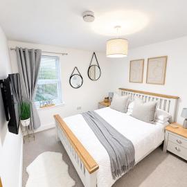 Modern 2 bedroom Flat in Montrose