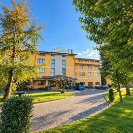 Ancora Sport Resort Hotel, hotel u gradu Meolo