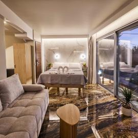 IriDium Art Suites – hotel w mieście Amarynthos
