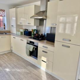 Nisha Stays Spacious 3-Bed House in Swindon