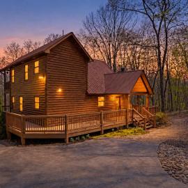 Blue Ridge Bear Bungalow, hotelli kohteessa Blue Ridge