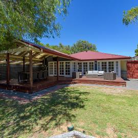 Garden Mornings & Bay Days at Willmott Beach House