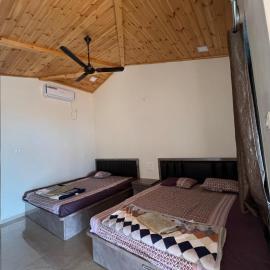 Mansarovar Paryatan, hotel sa Medha