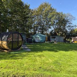 Sheviock Barton Yurt ,sauna,hot tub, hotel v destinaci Sheviock
