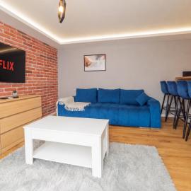 2 Bed | 2 Bath | Free Parking | 6 PPL