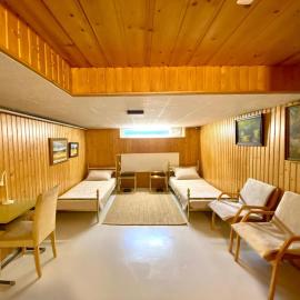Spacious rooms in a row house for 1-5 person