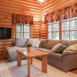 Villa Porontima | Cozy Lakeside Cabin for 12