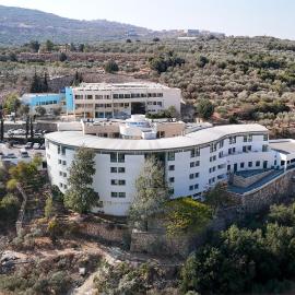 HI - Pkiin Hostel، فندق في البقيعة‎