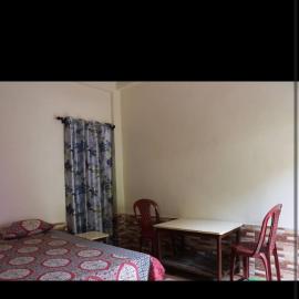 Nanda kutir homestay, hotel di Berināg