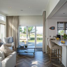 Gull Rocks Beach Lodges, hotel en Cubert