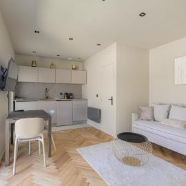 Petit studio compact et moderne, Écully