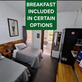 Villa Ocean Crest B&B, מלון בגנסבאי