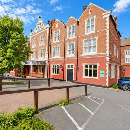 Belvilla Crewe Arms Hotel