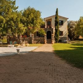 EstateVillaOinoi a Retreat for Groups & Events