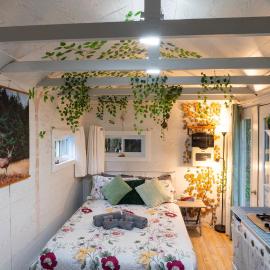 La Rikiki du petit ruisseau, hotel u gradu 'Mandeville'