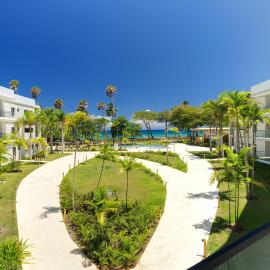 Ocean front condo pool beach access, hotelli kohteessa Cabarete