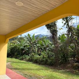 Serenity Mountain View House, hotel San Pedróban