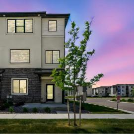 Spacious Modern townhome near Ski and Snowboarding