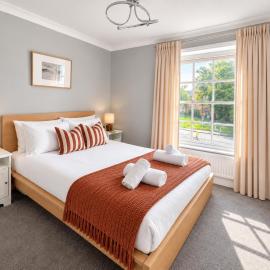 The Chestnuts, 5 Bedroom Character Home Milton Keynes