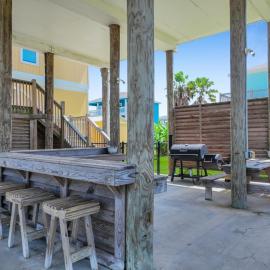 Anchors Away-Sleeps 10, Fully Fenced Back Yard, Play Set, Walk to Beach, Pets OK
