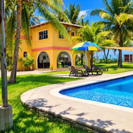 Rancho Oceanfront 78, 3BR, 3 Bath, AC, Entire House، فندق في El Zapote