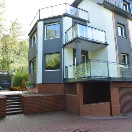 Comfortable Jacuzzi Apartment for 8 in Stezyca
