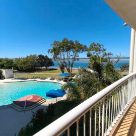 Gemini Resort, 2bedroom Unit19 and carpark Golden Beach, Caloundra, hotel in Golden Beach