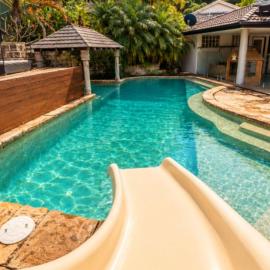 Splendour Hideaway - Table games and oasis pool