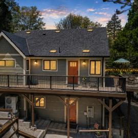 Crestline में, होटल San Moritz Lake House