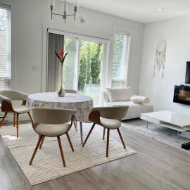 Autumn Private 1BR Garden Suite w Parking & kitchen