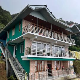 Munal Homestay, hotel en Aritar