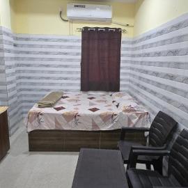 Sai Grands Lodge, готель у місті Raigīr