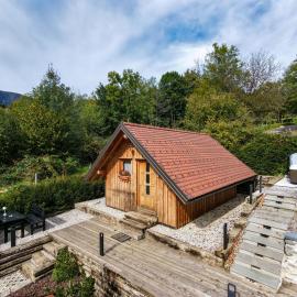 Glamping Avantura - Private Jacuzzi & Breakfast โรงแรมในKostel