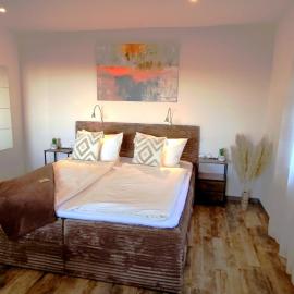 CJS Apartments - Chill or Drive am Nürburgring, new Box Spring Beds, new furniture, free Parking, WLan, TV-Streaming, Quiet Location