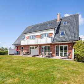 Haus Windhuug Wohnung 3, hotel en Utersum
