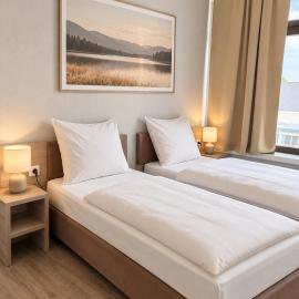 Aparthotel Emilia 24h Check-in, Free Parking and WiFi, hotel a Bargteheide