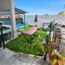 Bright apartment in Almada with shared pool